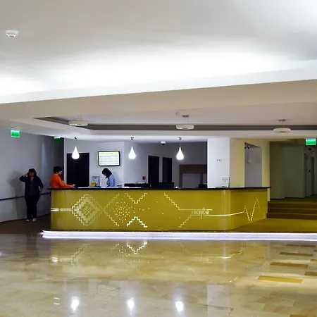 Complex Balnear Cozia - Corp Caciulata Szálloda Călimăneşti
